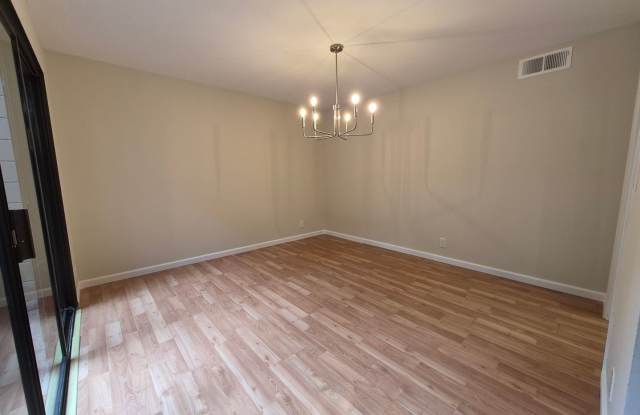 Updated 2 BR | 2 BA Barron Park Condo Gallery 4