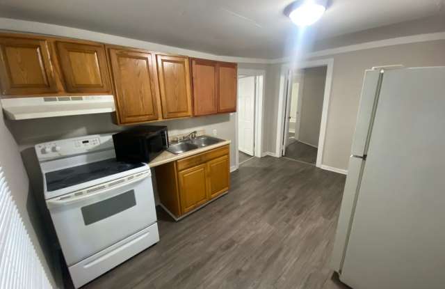 Three Bedroom Close to Downtown! Gallery 4
