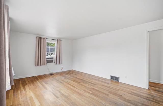 Comfortable Living in a Convenient Location – Charming 3BR 1BA Home at 2403 W Everett photos photos