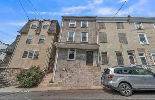 A Manayunk Home Made for Entertaining | Rooftop + Backyard Gallery 3