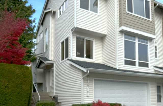 Bright and warm Mukilteo home - this one wont last so inquire now! - 5500 Harbour Pointe Boulevard, Mukilteo, WA 98275