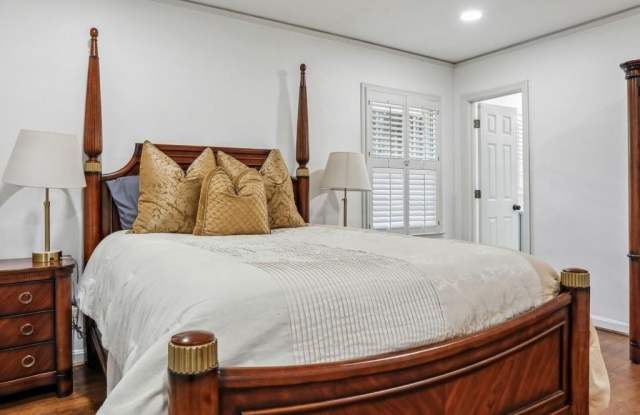 4379 Tree Haven Drive NE Gallery 4