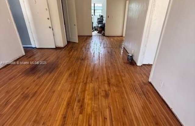 985 Bay Dr photos photos