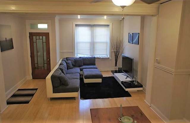 Stunning 4-Bedroom Townhouse in the Heart of Manayunk! Available NOW! Gallery 4
