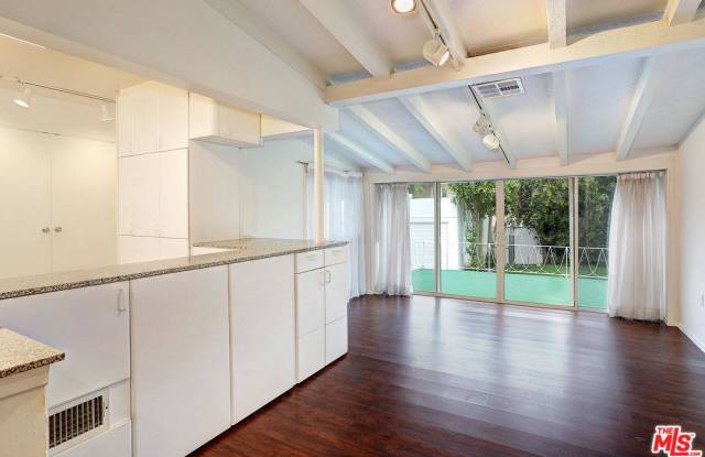 430 EL CAMINO Drive Gallery 4