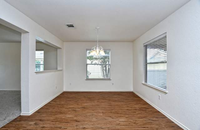 3 Bedroom 2.5 Bath with Gameroom in Cedar Park Towncenter Gallery 3