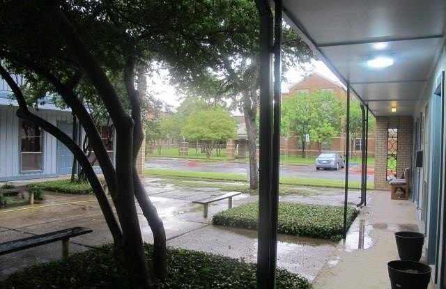 425 S Oak Street - 425 South Oak Street, Arlington, TX 76010