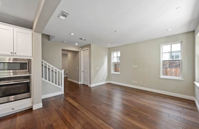 387 School Ct Gallery 3