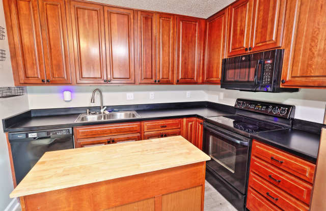 Spacious 3-Bedroom Attached Villa with Finished Basement & Private Fenced Yard! photos photos Spacious 3-Bedroom Attached Villa with Finished Basement & Private Fenced Yard! photos photos