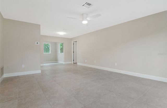 2958 DUNDEE Drive Gallery 3