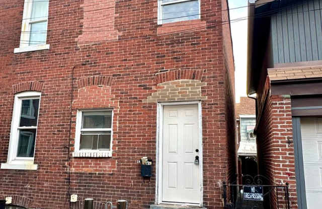 Updated 2 Bed, 1 Bath Home - Convenient Location, Walkable Neighborhood - Available 3/15! photos photos