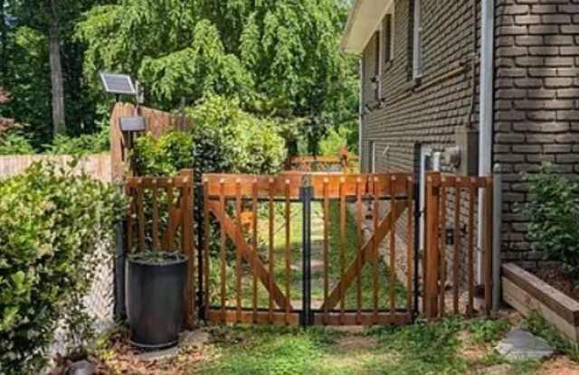 2511 Clairmont Road NE Gallery 4