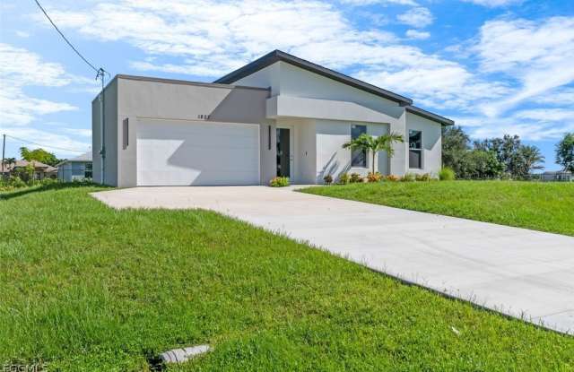 1827 EMBERS Parkway W photos photos