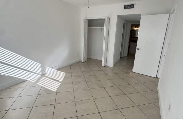 7505 Southwest 82nd Street Gallery 3
