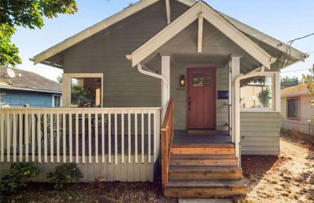 West Seattle - 2 bedroom and 1 bathroom - 9046 9th Avenue Southwest, Seattle, WA 98106
