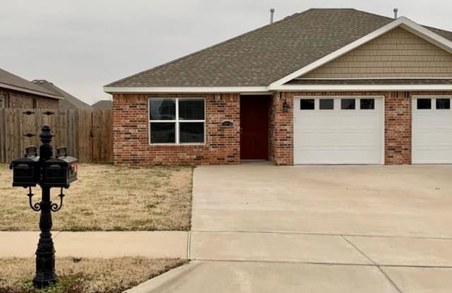 407 Weymouth Unit #A - 407 West Weymouth Court, Siloam Springs, AR 72761