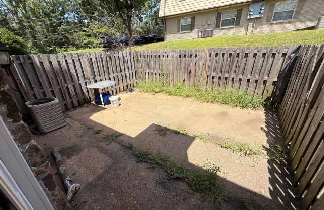 2 Bedroom 1.5 Bath Apartment Close to Campus! Gallery 3