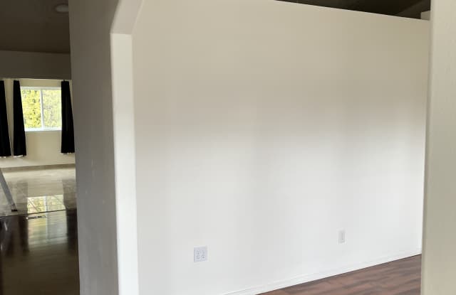 2134 East Dworshak Drive Gallery 4