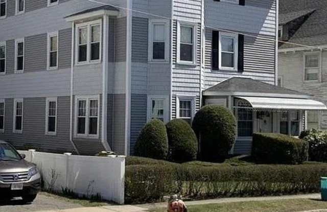 25 Dustin St unit: 3 photos photos