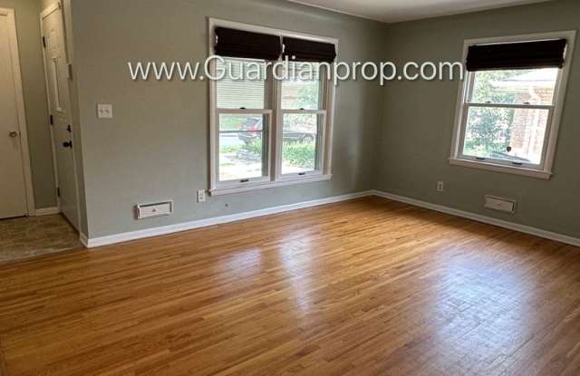 Crosstown Side By Side, Washer/Dryer In Unit, 1 Garage Space, Hardwood Floors, Dishwasher photos photos