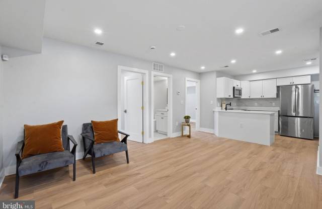 1301 SOMERSET Place NW Gallery 4