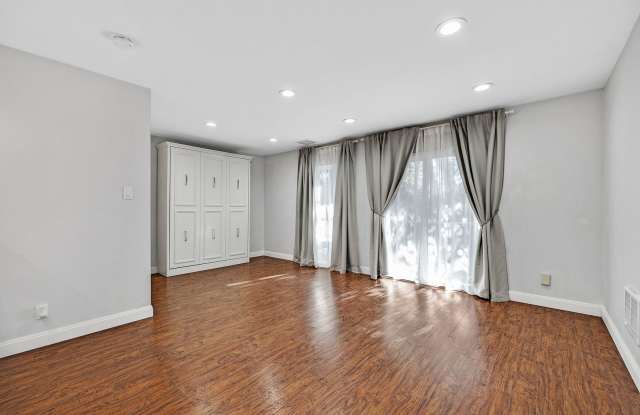 Beautifully updated studio condo at coveted Peninsula Place community in San Bruno - 145 Piccadilly Place, San Bruno, CA 94066