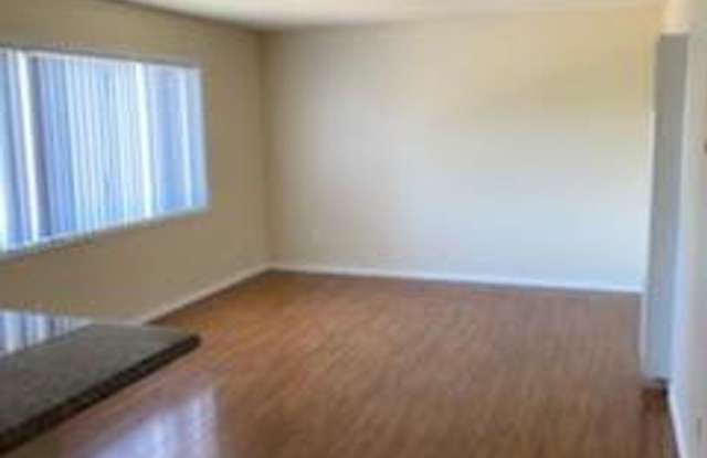McClemont Avenue Apartments Gallery 4