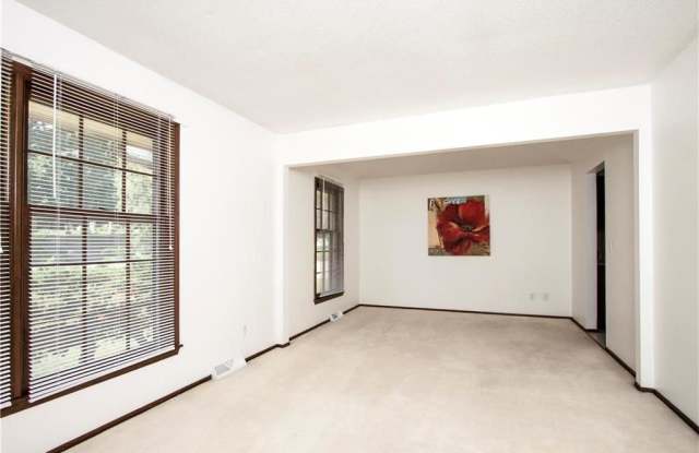 1604 NE 72nd St. Gallery 4