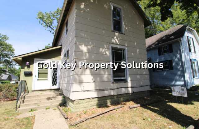 Oversized 3 BR 1 BA House with Partially Fenced Backyard (NO SECTION 8) photos photos