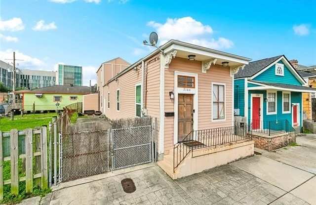 2104 IBERVILLE Street photos photos