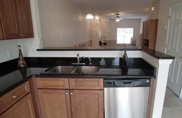 Beautiful Furnished 2/2.5 Pool View Condo x Rent Close to Universities. photos photos