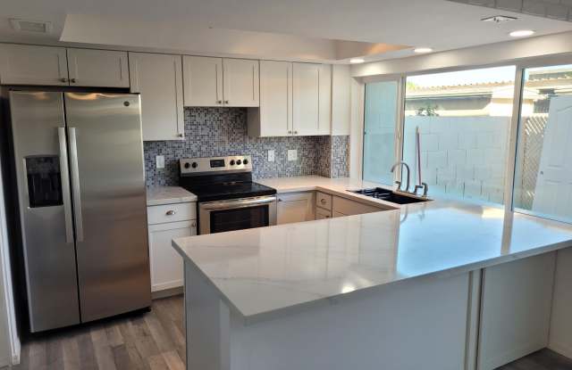 4667 N 21st Avenue photos photos