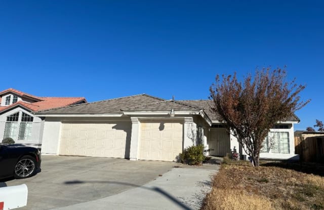 14374 Encanto Dr - 14374 Encanto Drive, Victorville, CA 92392
