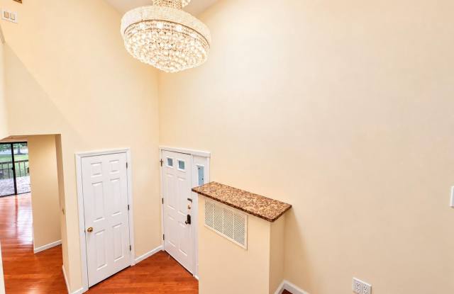 173 SAYRE Drive Gallery 4