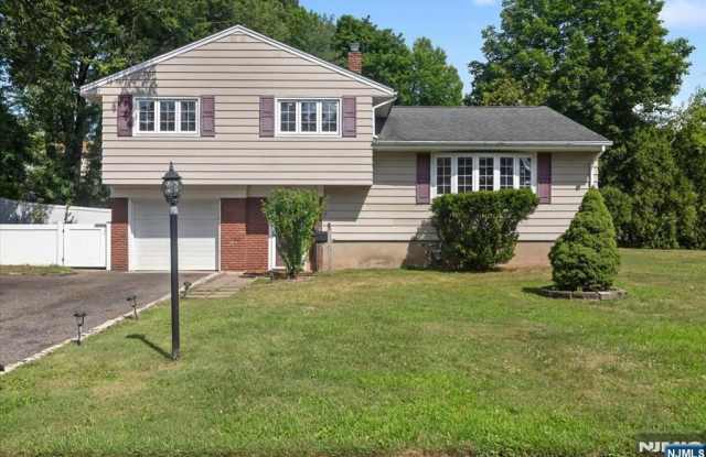 167 Middlesex Avenue photos photos