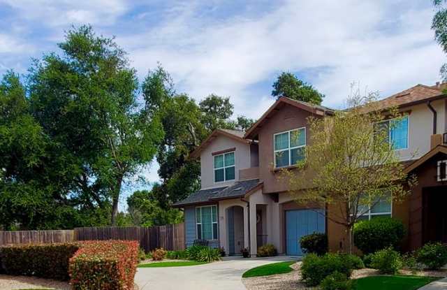 Oak Haven Village 3 Bedroom 2.5 Bath Single Family Home Available 9/11/2026 **DO NOT DISTURB TENANT** Gallery 4