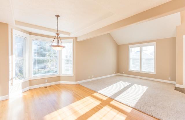 Beautiful 4 Bedroom home in Cascade Crest Available Now !! Gallery 3