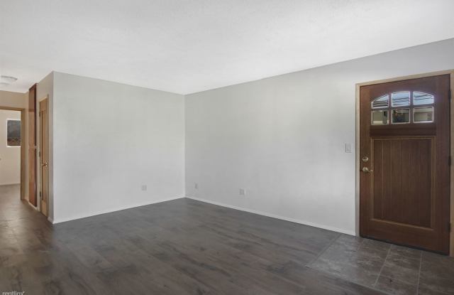 11715 Menlo Avenue Gallery 3