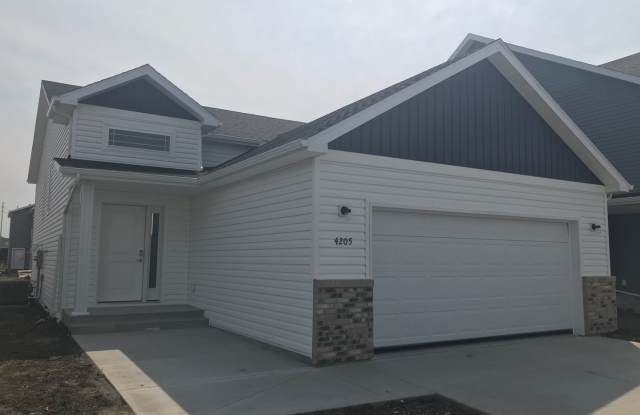 4 Bed 2 Bath Single Family Home Gallery 3