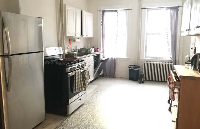 Huge 3 bed with in-unit laundry. photos photos