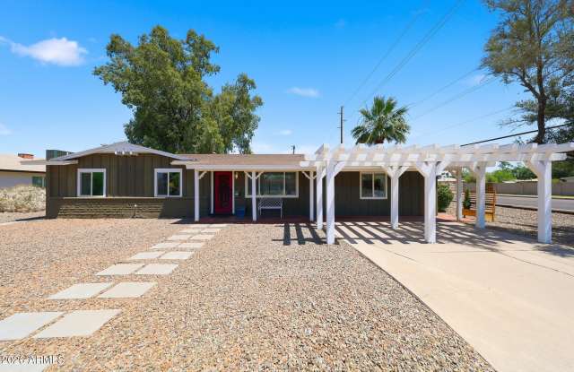 2302 W BERRIDGE Lane Gallery 1