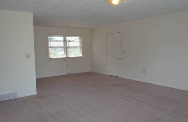 1505 Sylvan Ln Gallery 4