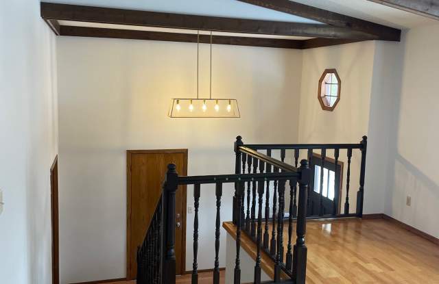 1555 Lois Dr Gallery 4