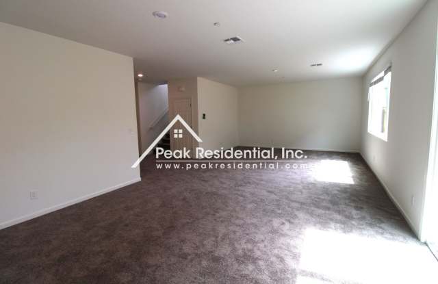 Two Years New - Rocklin 5bd/3ba House with 2 Car Garage Gallery 4