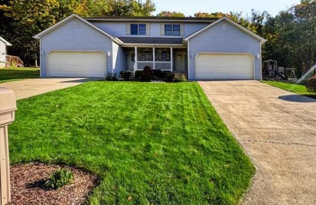 4006-4008 Pond View Drive Gallery 1