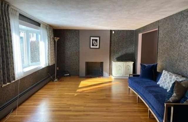 16 Petrini Circle Gallery 2