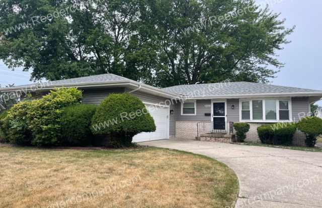 Remodeled 3 bedroom blocks from Munster Middle/High School - 8826 Madison Avenue, Munster, IN 46321