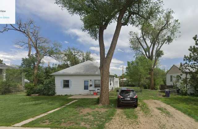NICE THREE BEDROOM HOME ON NEARLY 1/3 ACRE FENCED YARD IN DENVER! MOVE IN TODAY! photos photos