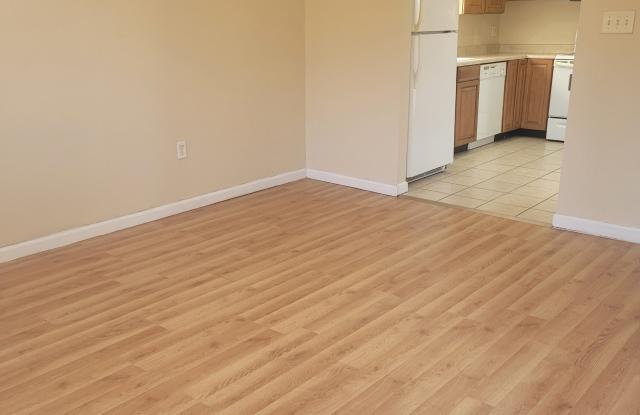 301-3 Greenbriar Rd - 301 Greenbriar Road, Carterville, IL 62918