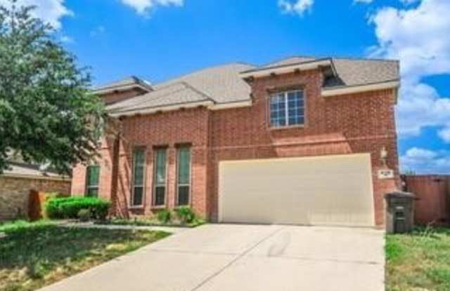 412 Crown Oaks Drive - 412 Crown Oaks Drive, Fort Worth, TX 76131